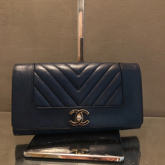 CHANEL Chevron CC wallet - Picture 1 of 9
